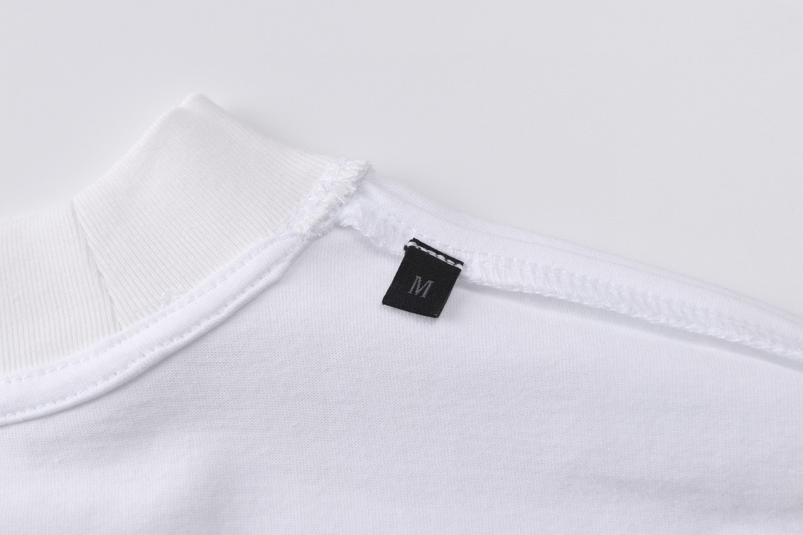 Moncler 蒙口 发泡标识印花 圆领短袖 T恤 夏季 白色 黑色 A0 K10918C00024829H8001