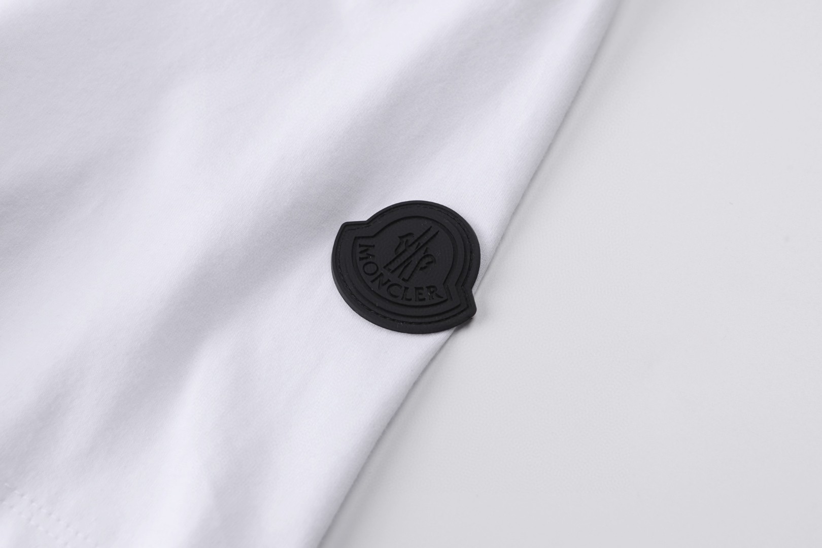 Moncler 蒙口 发泡标识印花 圆领短袖 T恤 夏季 白色 黑色 A0 K10918C00024829H8001