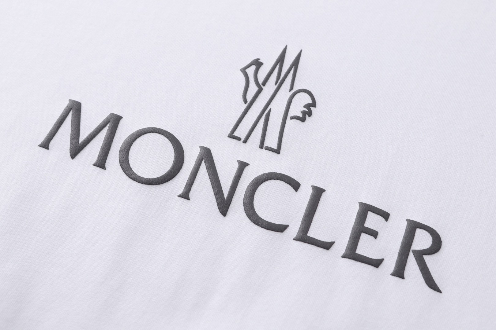 Moncler 蒙口 发泡标识印花 圆领短袖 T恤 夏季 白色 黑色 A0 K10918C00024829H8001