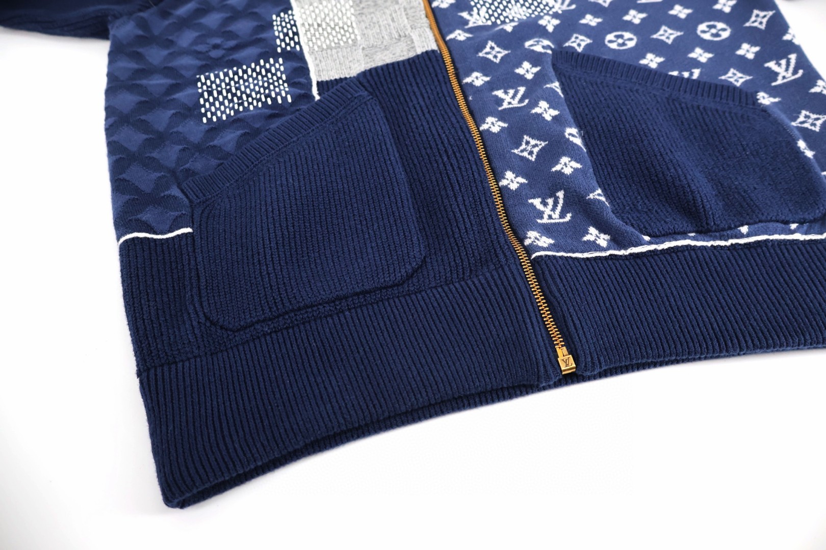 LOUIS VUITTON 路易威登 Nigo联名款 拼接拉链立领针织毛衣 外套 夹克 蓝色 C0 1AIMAA