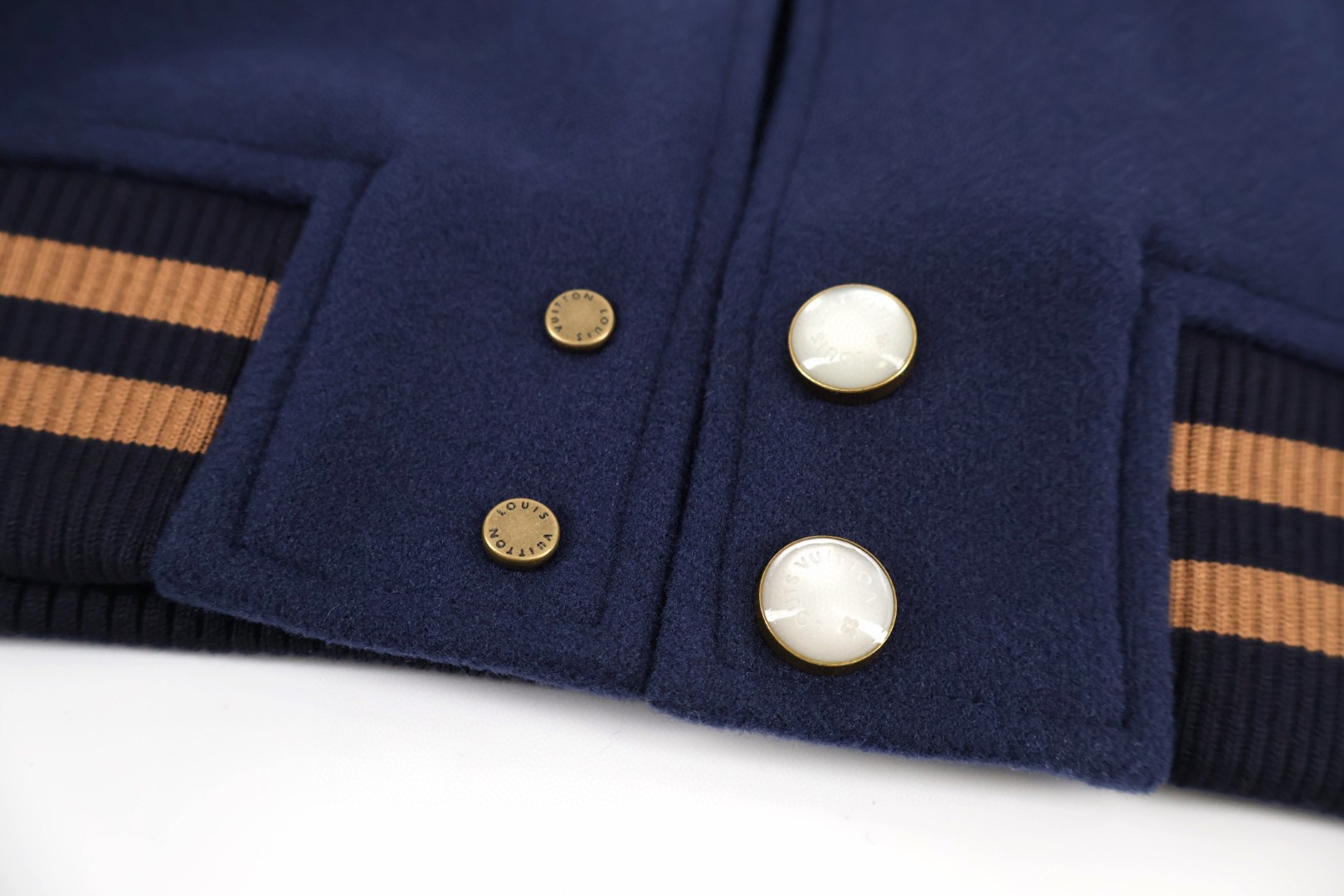 LOUIS VUITTON 路易威登 手工串珠烫钻拼皮棒球服夹克 外套 C0 1AJVKP