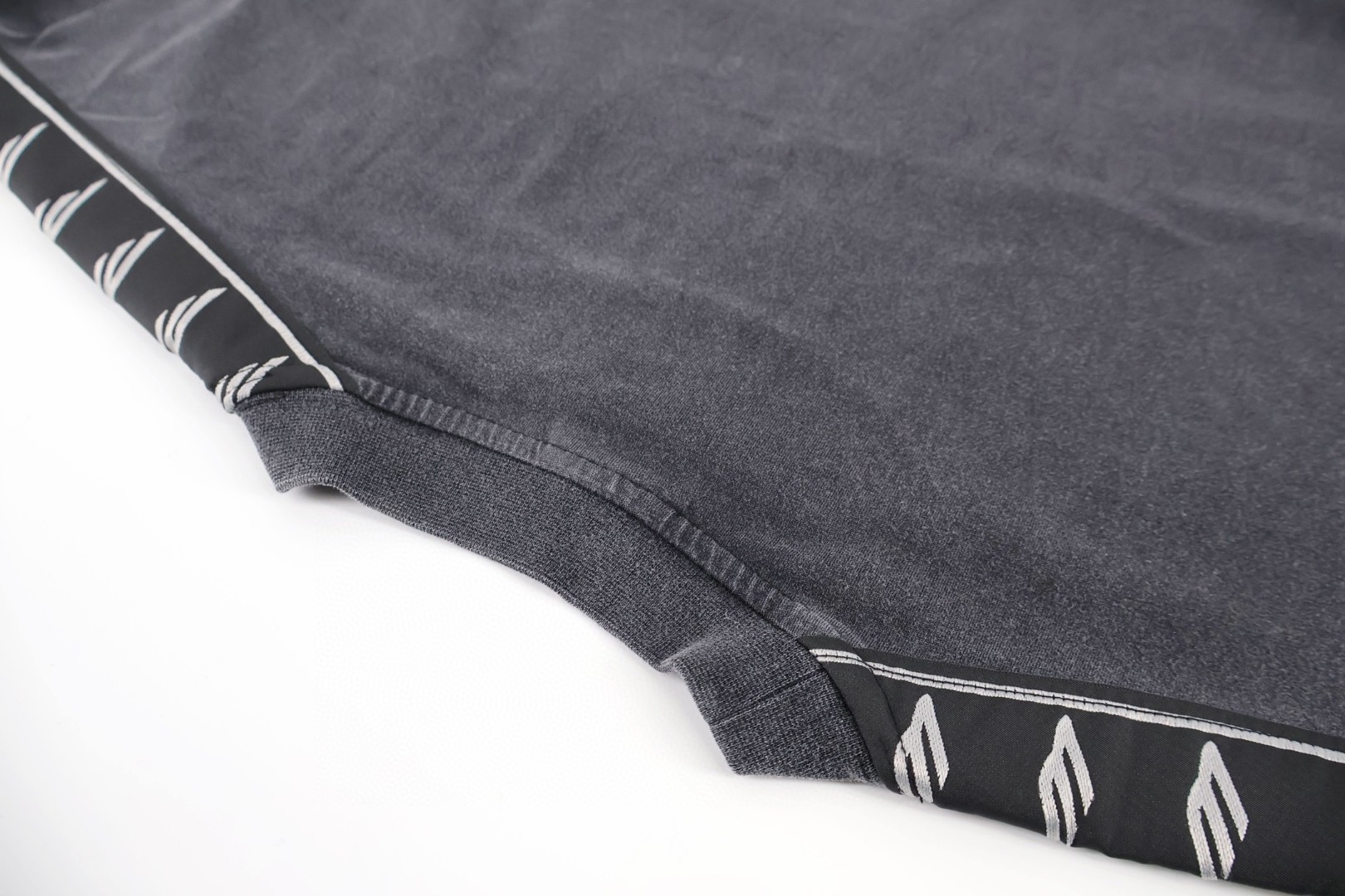 Balenciaga 巴黎世家 串标织带短袖 T恤 圆领 夏季 黑灰色 A5 