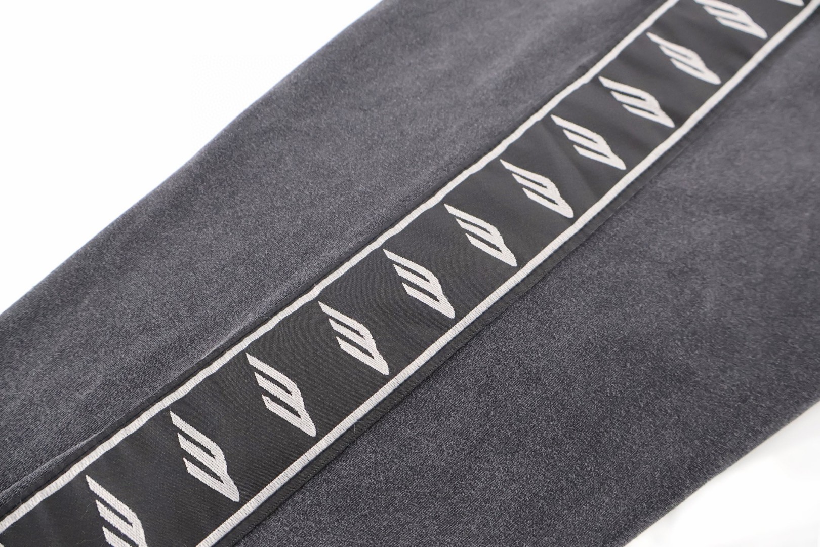 Balenciaga 巴黎世家 串标织带长袖T恤 打底衫 灰色 A5 818595TRVG89756