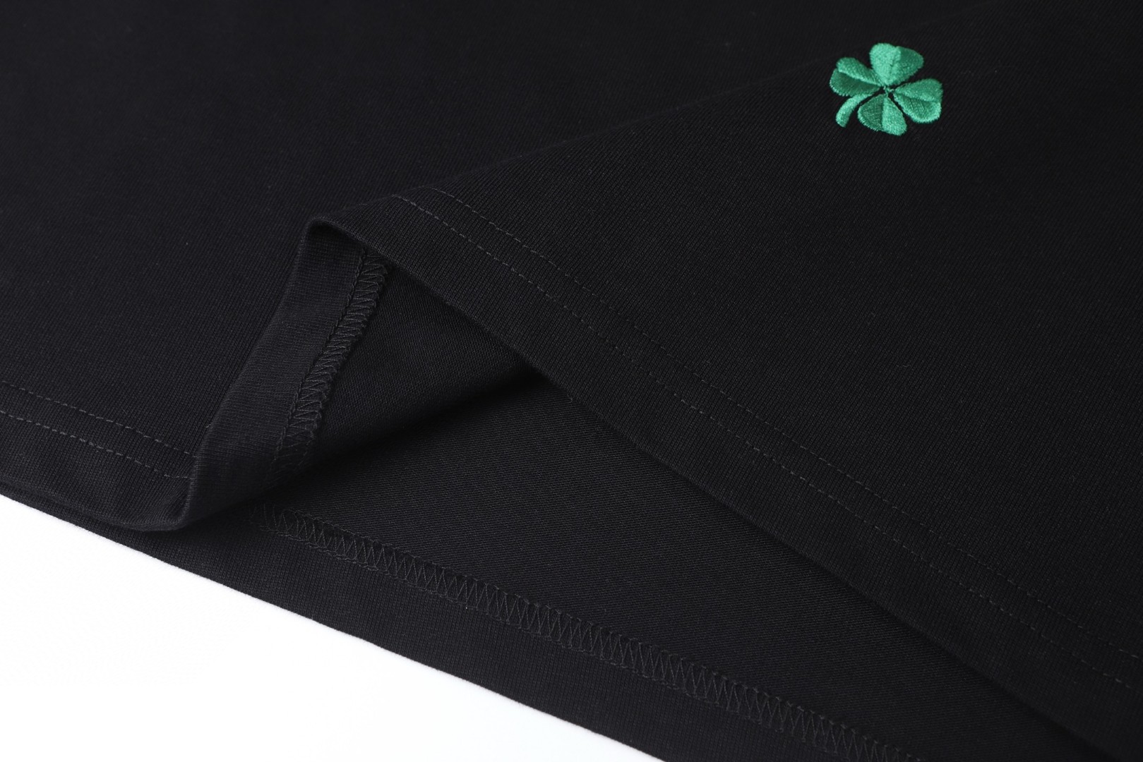 DIOR 迪奥 四叶草刺绣图案短袖 T恤 夏季 白色 黑色 A0 683J615A3036-C086