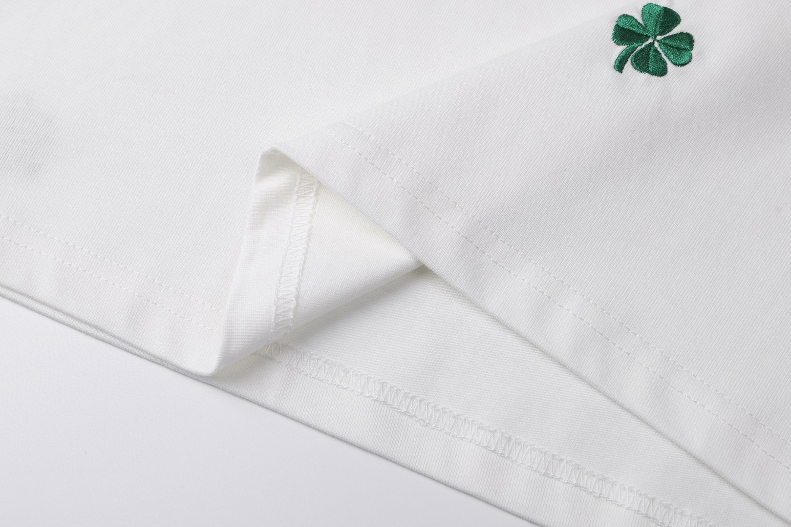 DIOR 迪奥 四叶草刺绣图案短袖 T恤 夏季 白色 黑色 A0 683J615A3036-C086