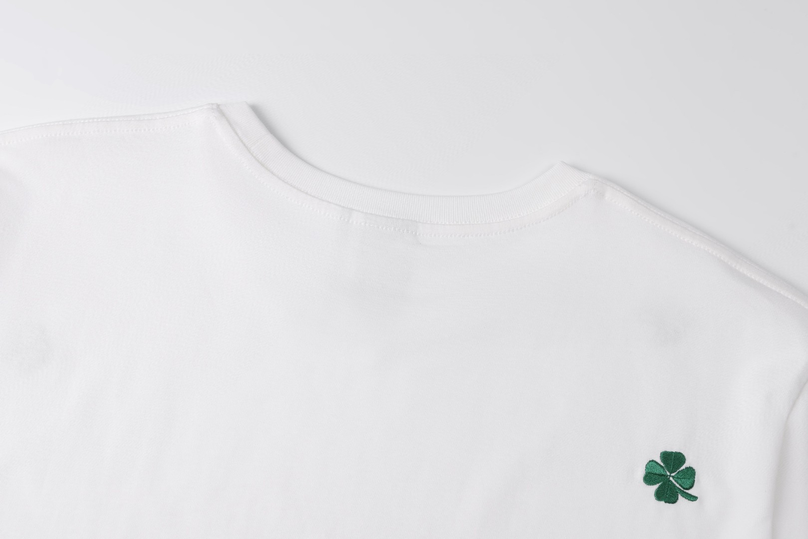 DIOR 迪奥 四叶草刺绣图案短袖 T恤 夏季 白色 黑色 A0 683J615A3036-C086