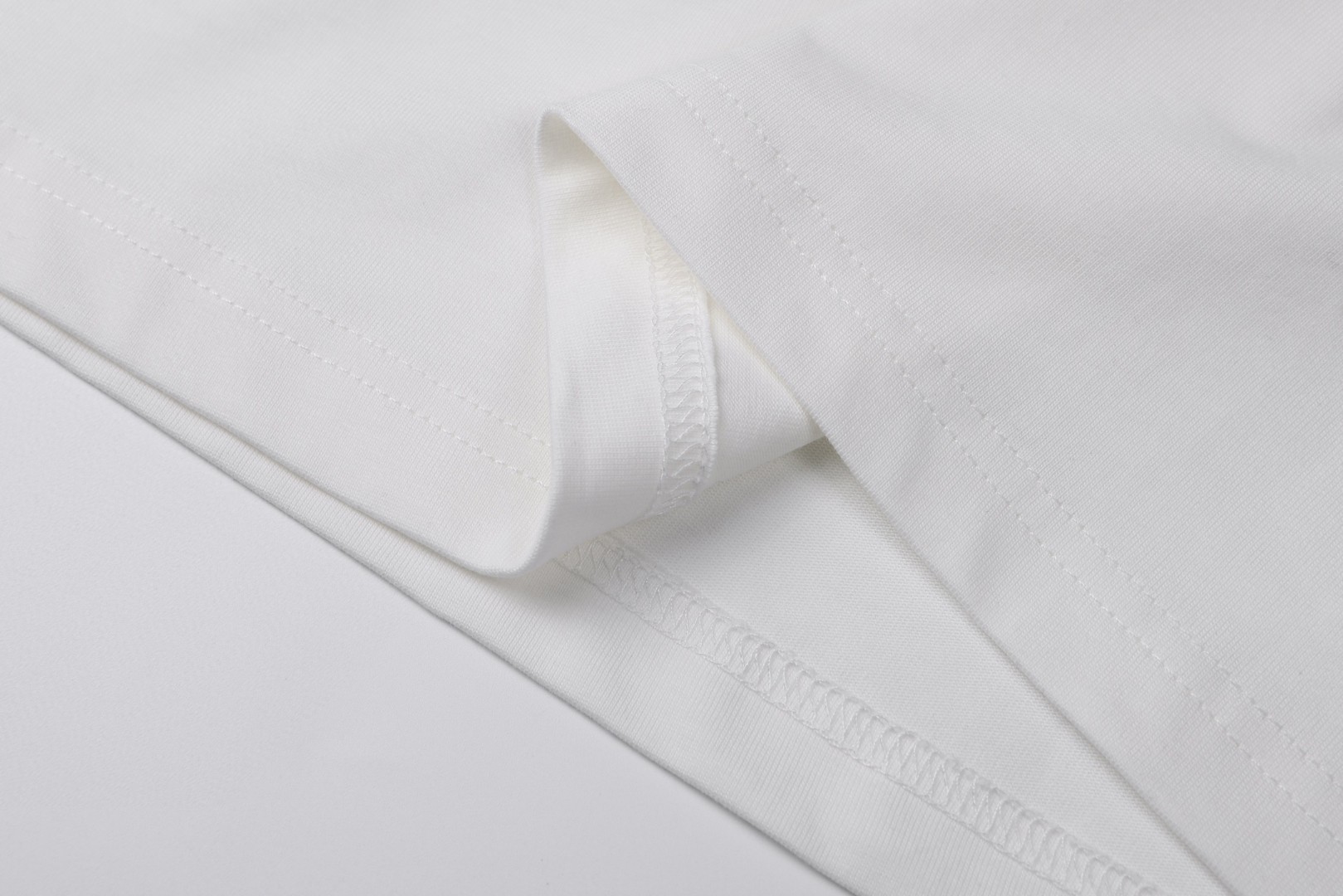 GUCCI 古驰 胶浆印花短袖 圆领 T恤 夏季 白色 A0 837959-XJHM3-9750