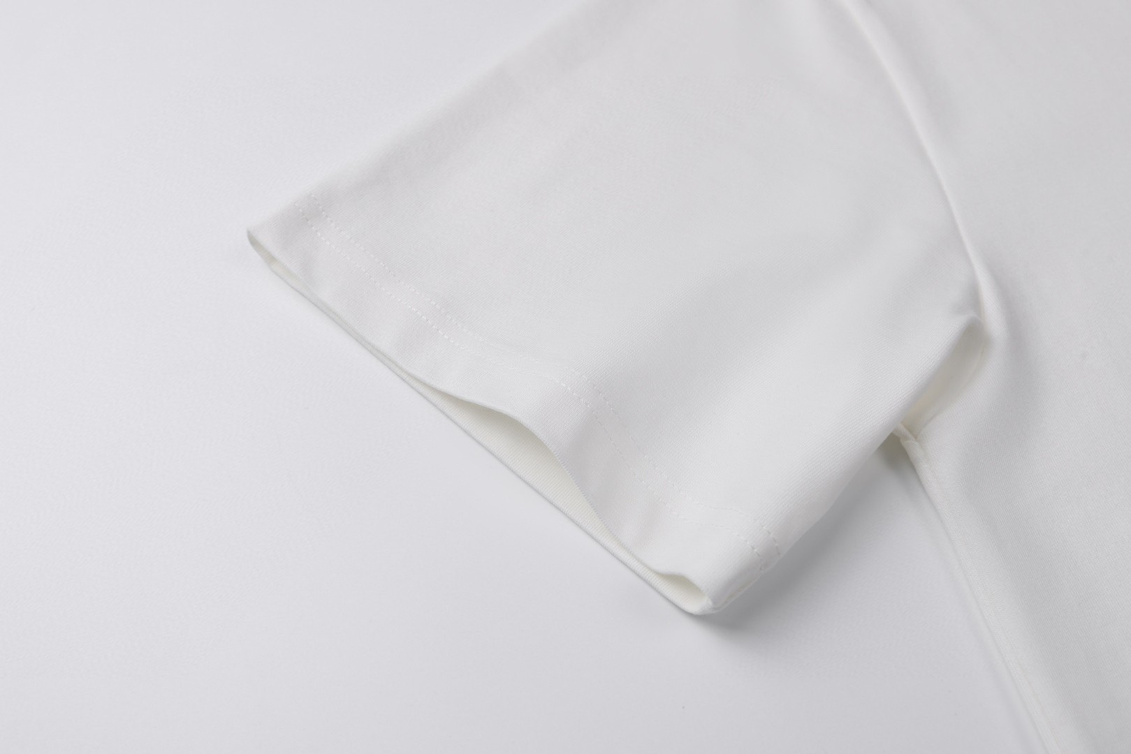 GUCCI 古驰 胶浆印花短袖 圆领 T恤 夏季 白色 A0 837959-XJHM3-9750