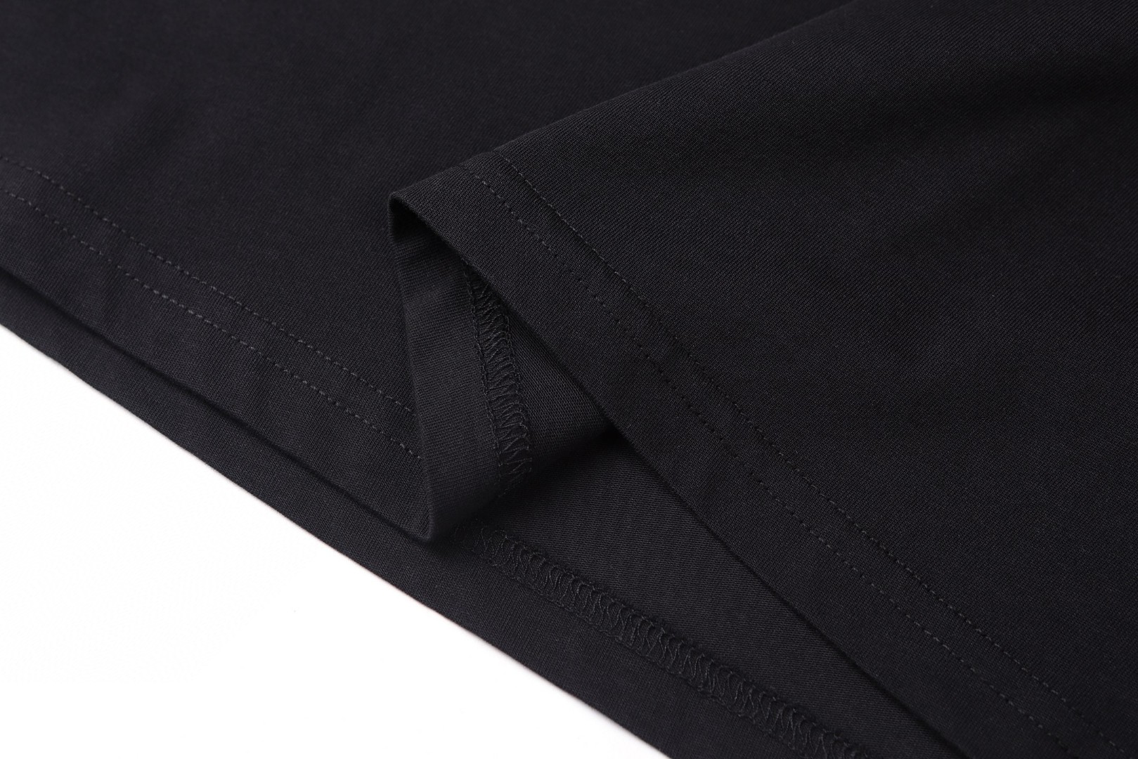 Moncler 蒙口 模糊logo标识印花 圆领短袖 T恤 夏季 白色 黑色 A0 K10918C0000489A17034