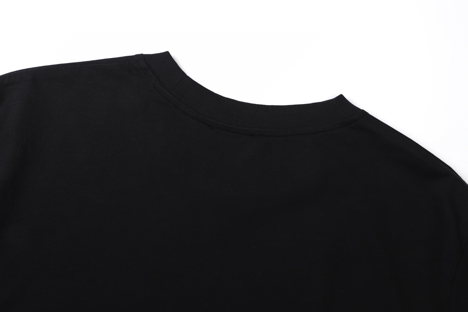 Moncler 蒙口 模糊logo标识印花 圆领短袖 T恤 夏季 白色 黑色 A0 K10918C0000489A17034