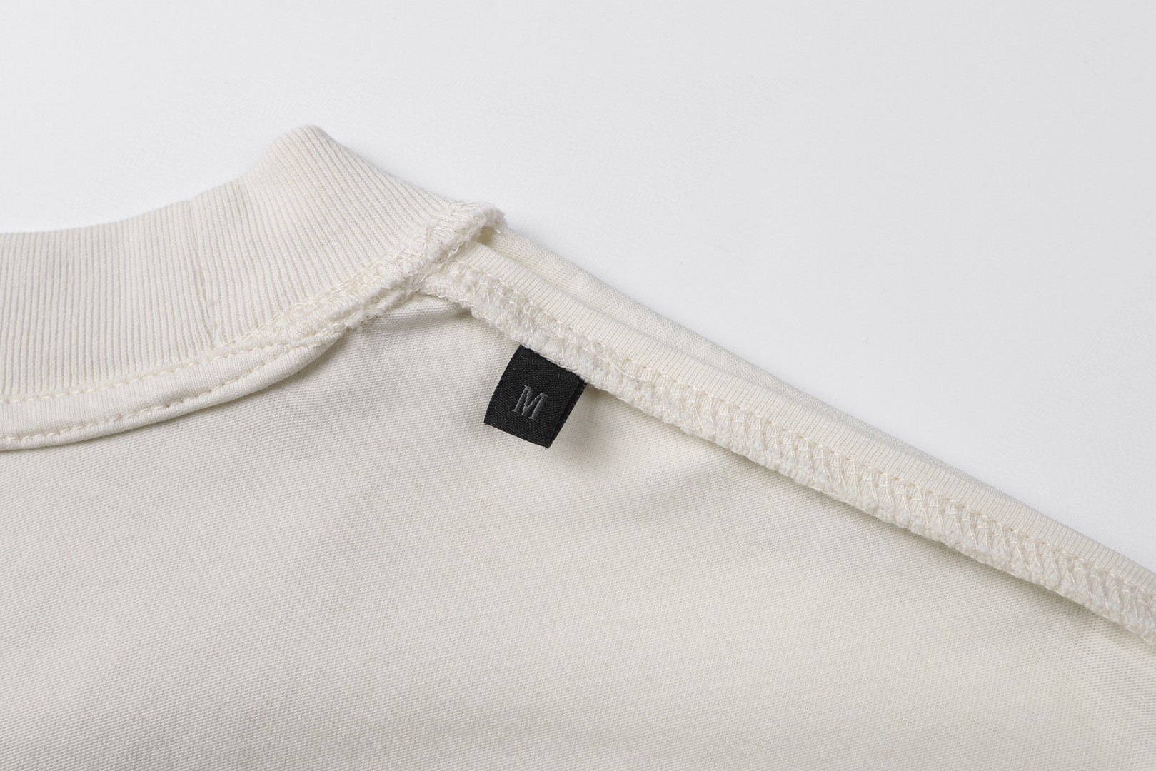 Moncler 蒙口 模糊logo标识印花 圆领短袖 T恤 夏季 白色 黑色 A0 K10918C0000489A17034