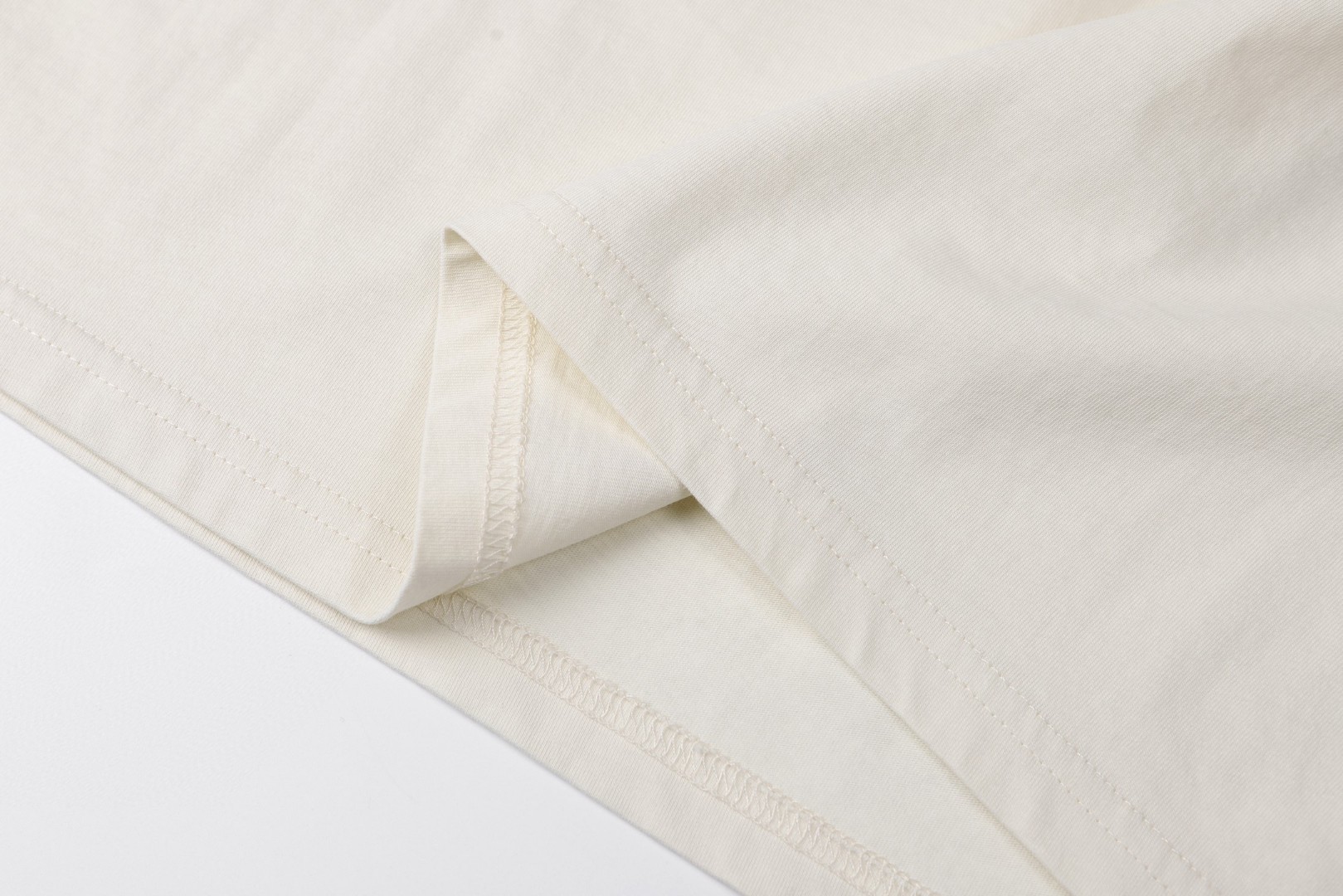 Moncler 蒙口 模糊logo标识印花 圆领短袖 T恤 夏季 白色 黑色 A0 K10918C0000489A17034