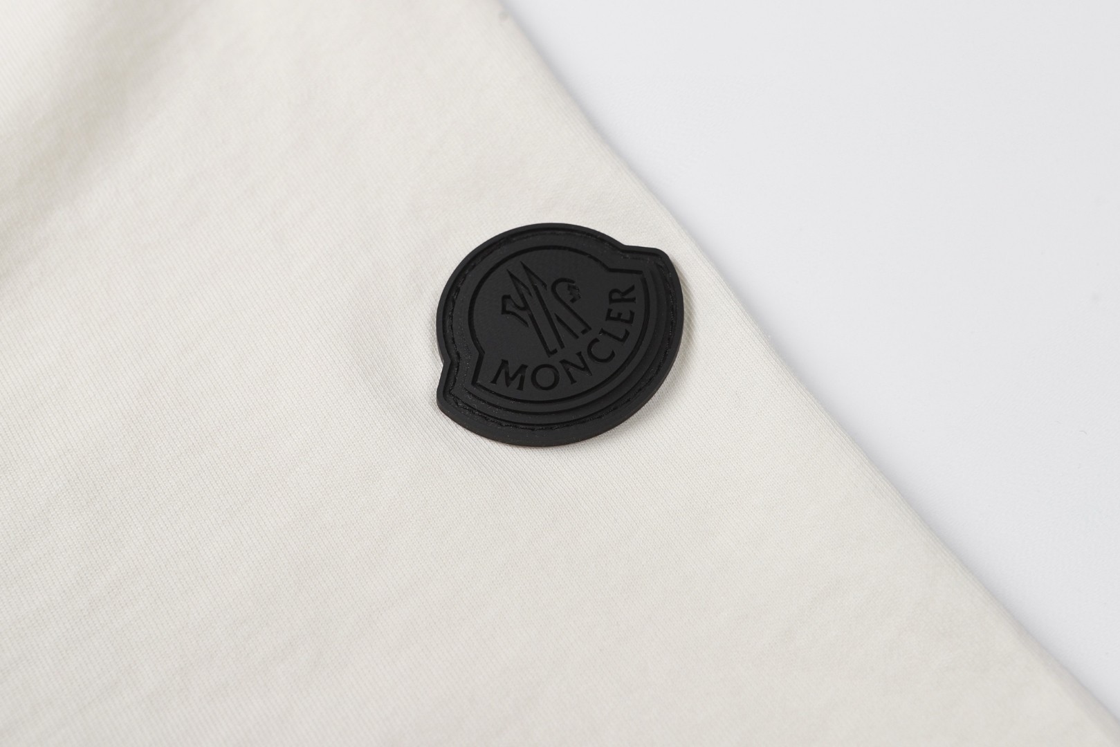 Moncler 蒙口 模糊logo标识印花 圆领短袖 T恤 夏季 白色 黑色 A0 K10918C0000489A17034