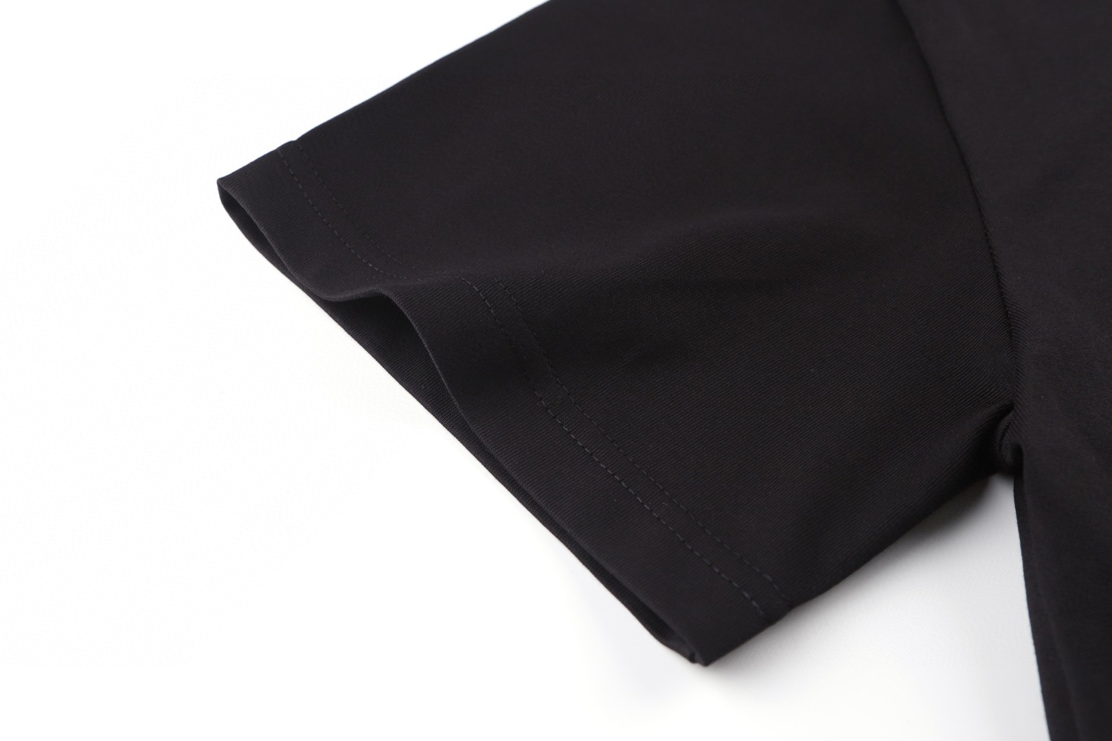 LOUIS VUITTON 亮片装饰标识 短袖 圆领 T 恤 上衣 夏款 白色 黑色 A0 81042341