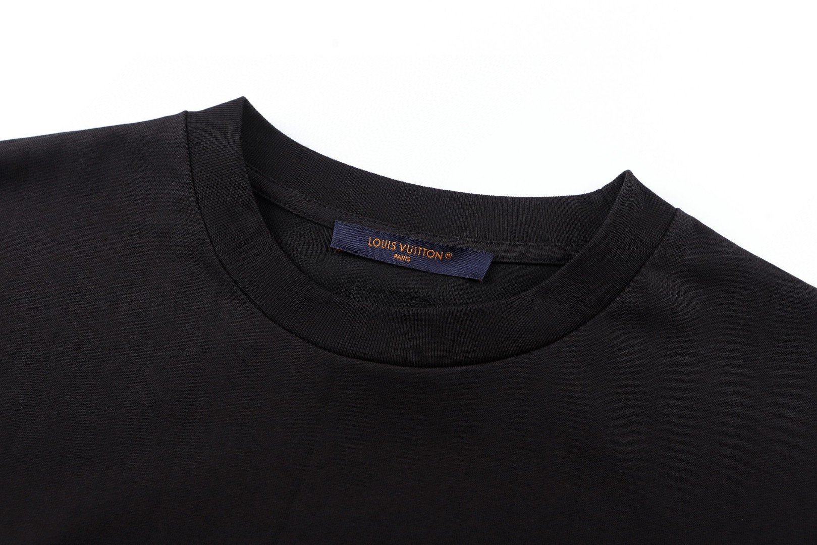 LOUIS VUITTON 亮片装饰标识 短袖 圆领 T 恤 上衣 夏款 白色 黑色 A0 81042341