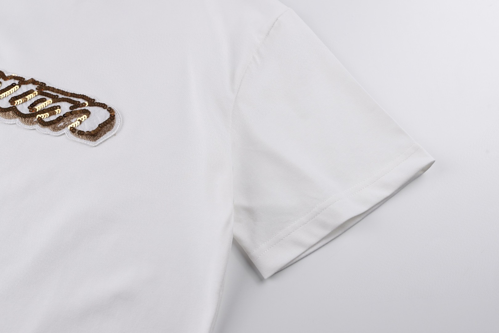 LOUIS VUITTON 亮片装饰标识 短袖 圆领 T 恤 上衣 夏款 白色 黑色 A0 81042341