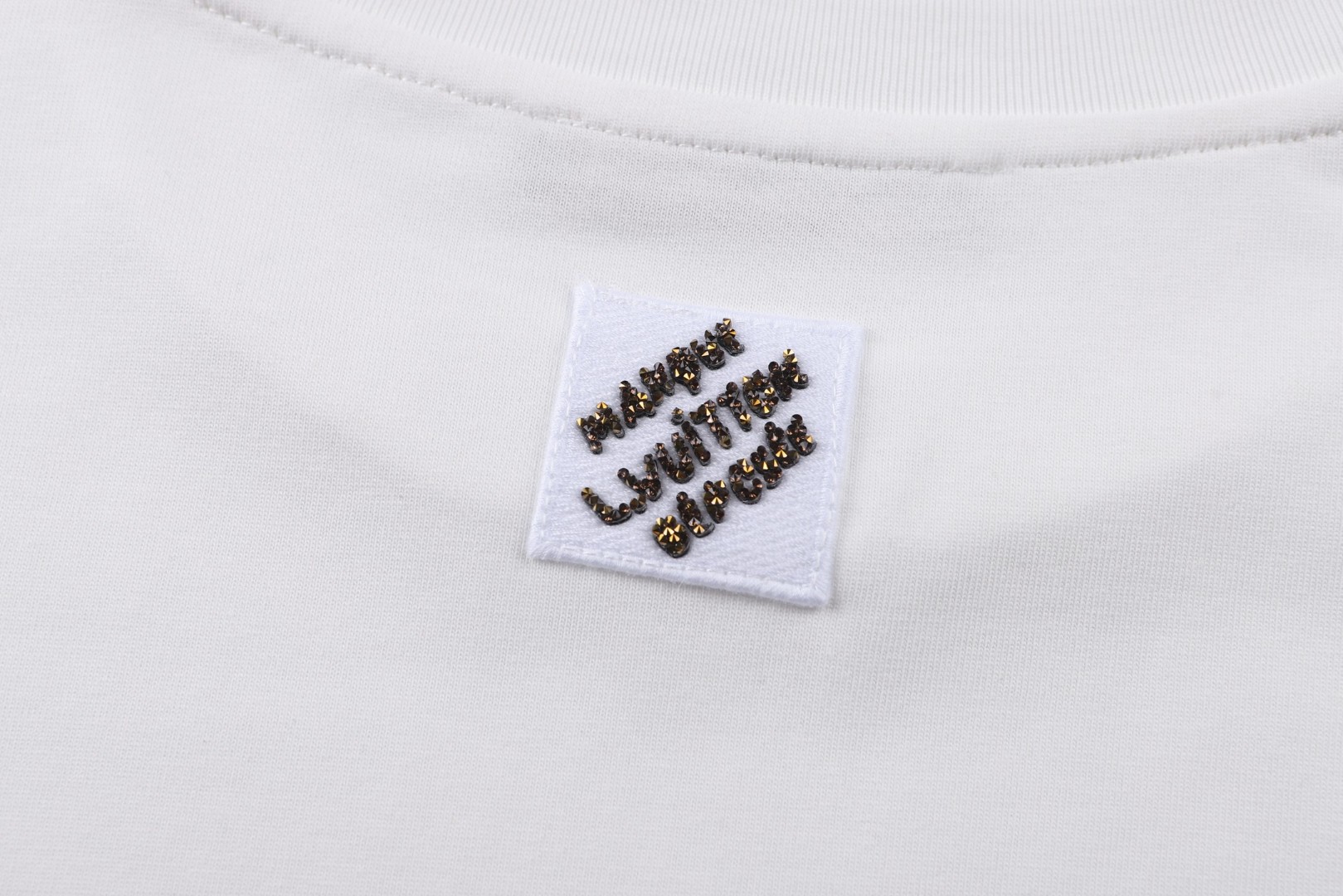 LOUIS VUITTON 亮片装饰标识 短袖 圆领 T 恤 上衣 夏款 白色 黑色 A0 81042341