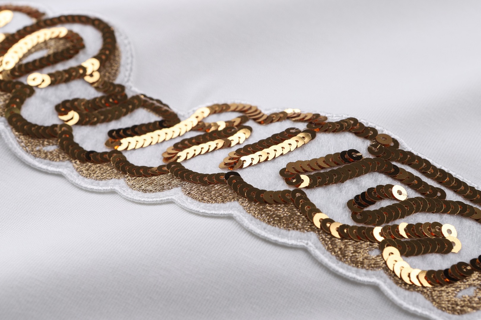 LOUIS VUITTON 亮片装饰标识 短袖 圆领 T 恤 上衣 夏款 白色 黑色 A0 81042341