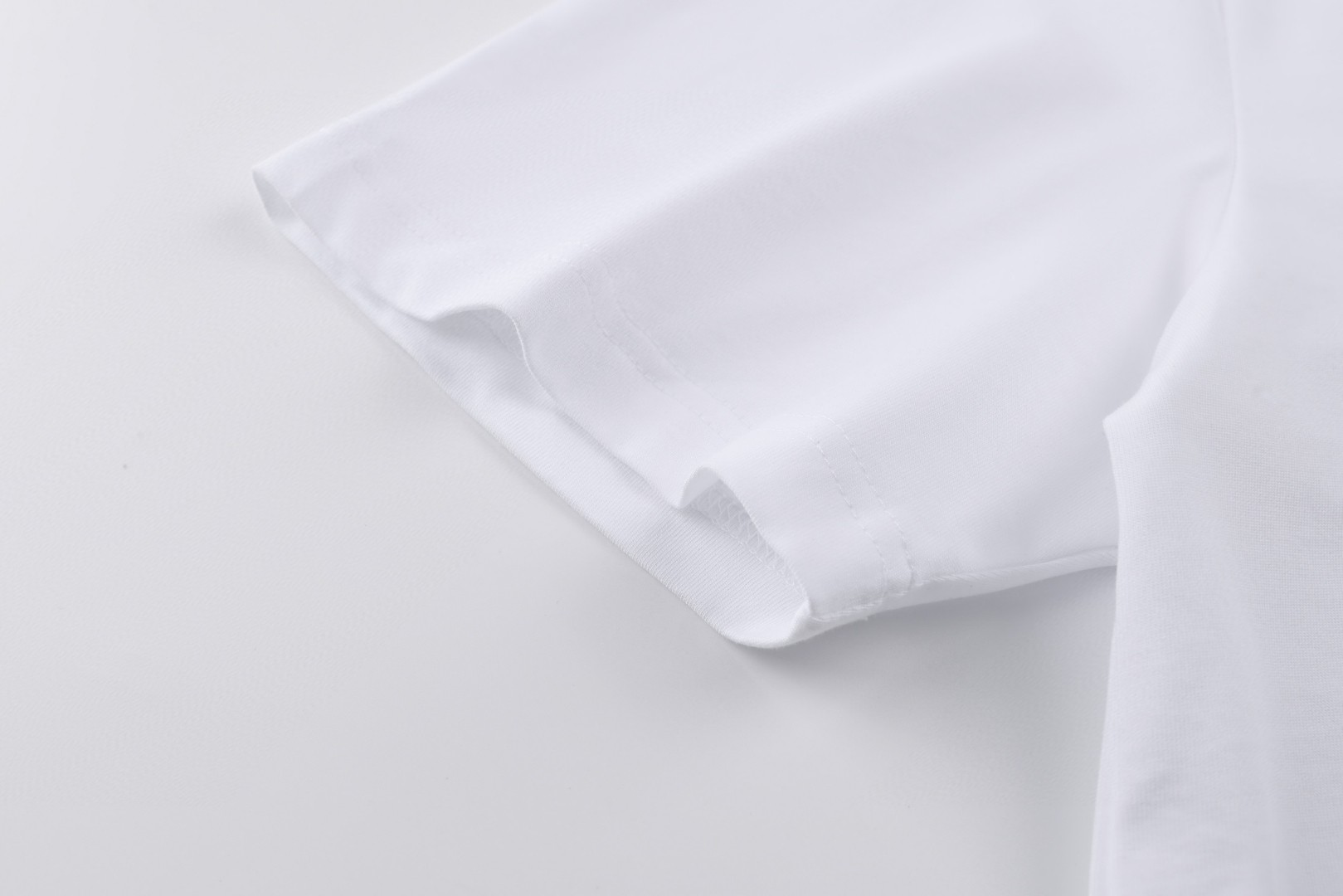 Burberry 巴宝莉字母印花圆领短袖 T恤 夏季 白色 黑色 A0 81042341