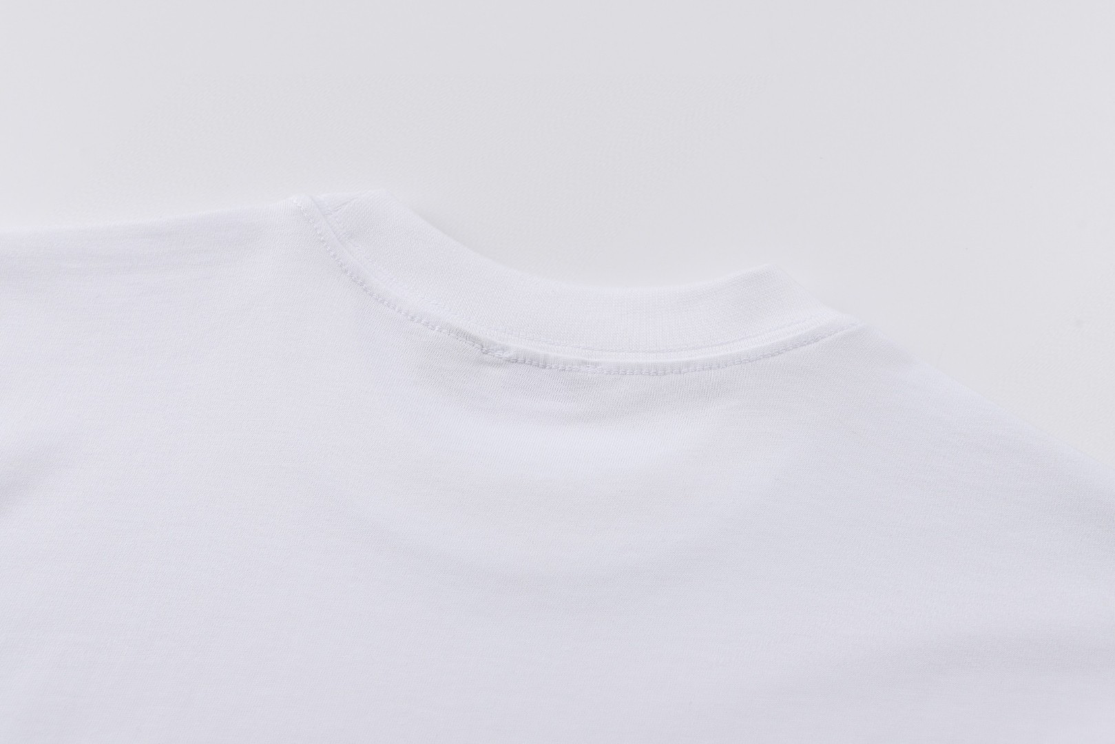 Burberry 巴宝莉字母印花圆领短袖 T恤 夏季 白色 黑色 A0 81042341