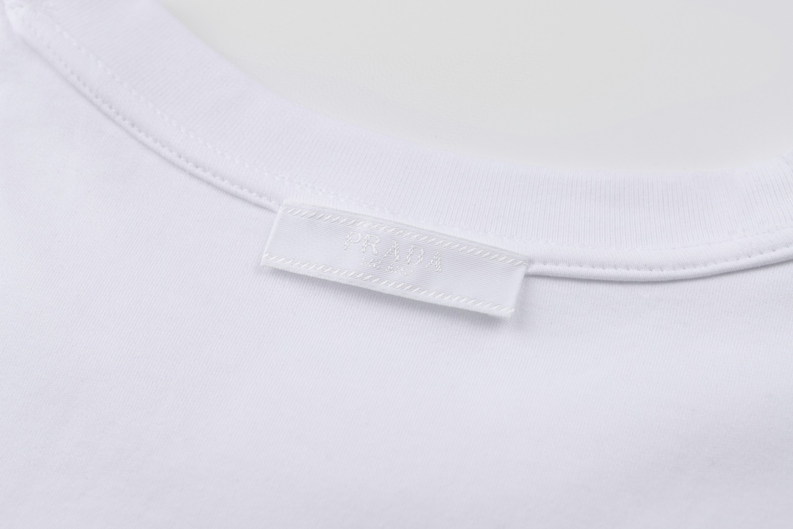 PRADA 普拉达 logo印花圆领短袖 T恤 白色 黑色 A0 UJN656-13MQ-F0009-R-232