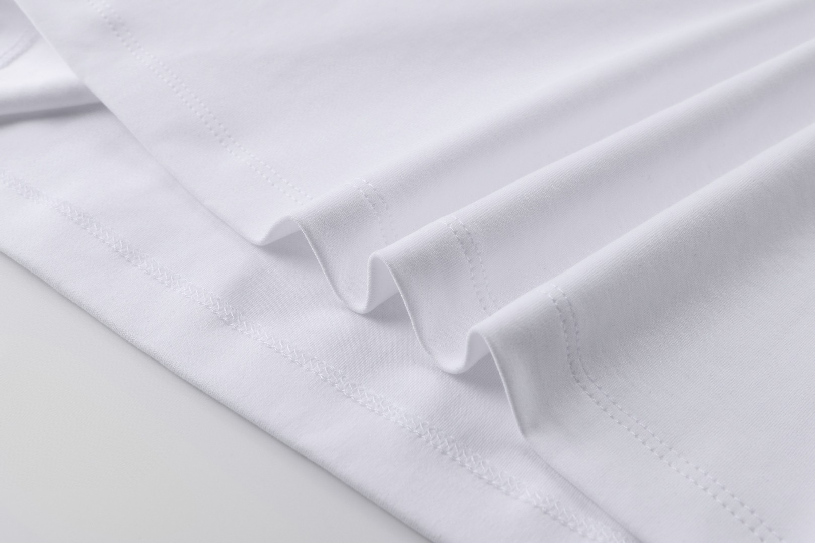 PRADA 普拉达 logo印花圆领短袖 T恤 白色 黑色 A0 UJN656-13MQ-F0009-R-232