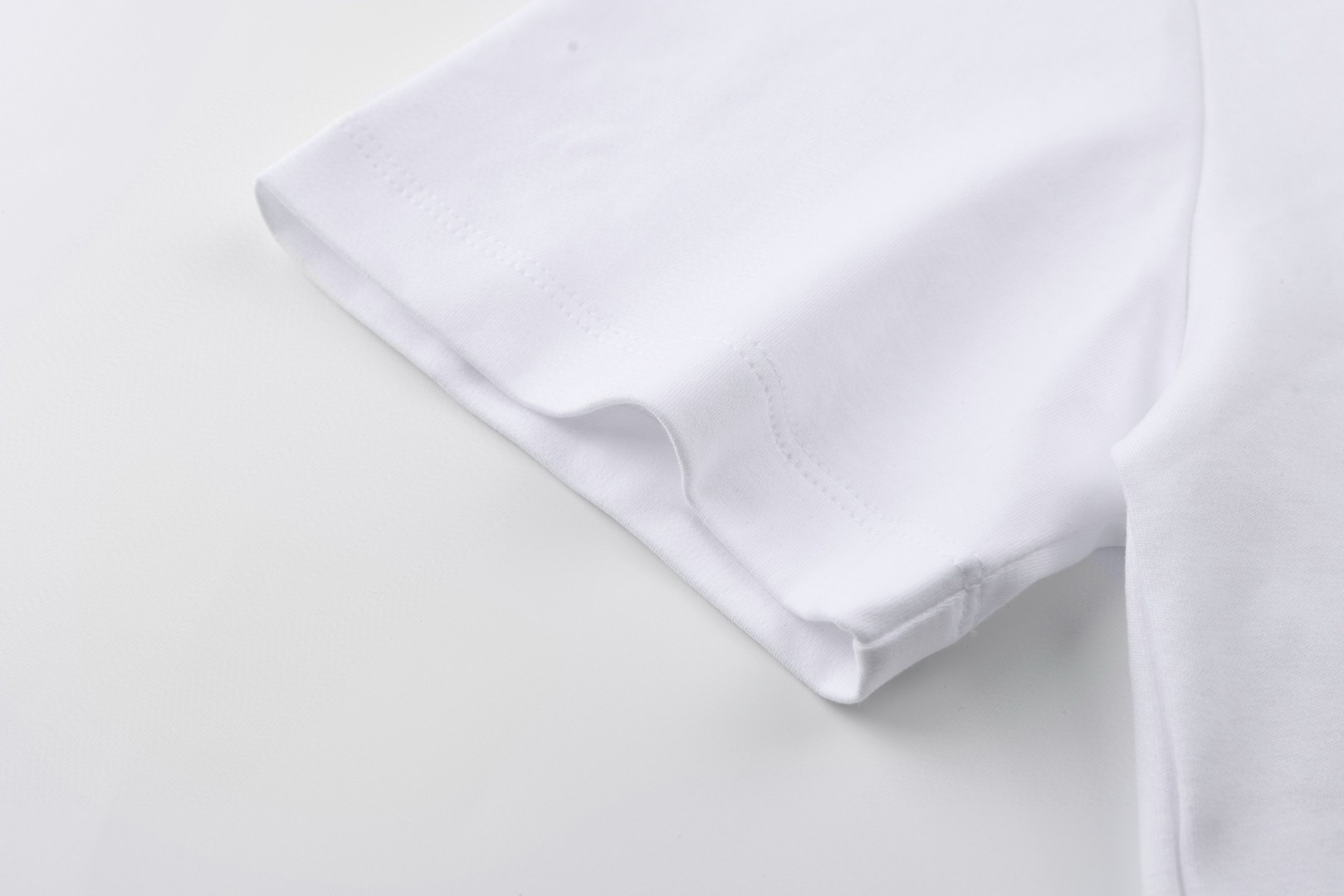 PRADA 普拉达 logo印花圆领短袖 T恤 白色 黑色 A0 UJN656-13MQ-F0009-R-232