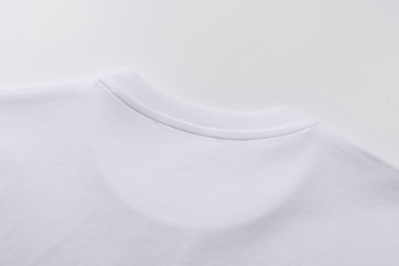 PRADA 普拉达 logo印花圆领短袖 T恤 白色 黑色 A0 UJN656-13MQ-F0009-R-232