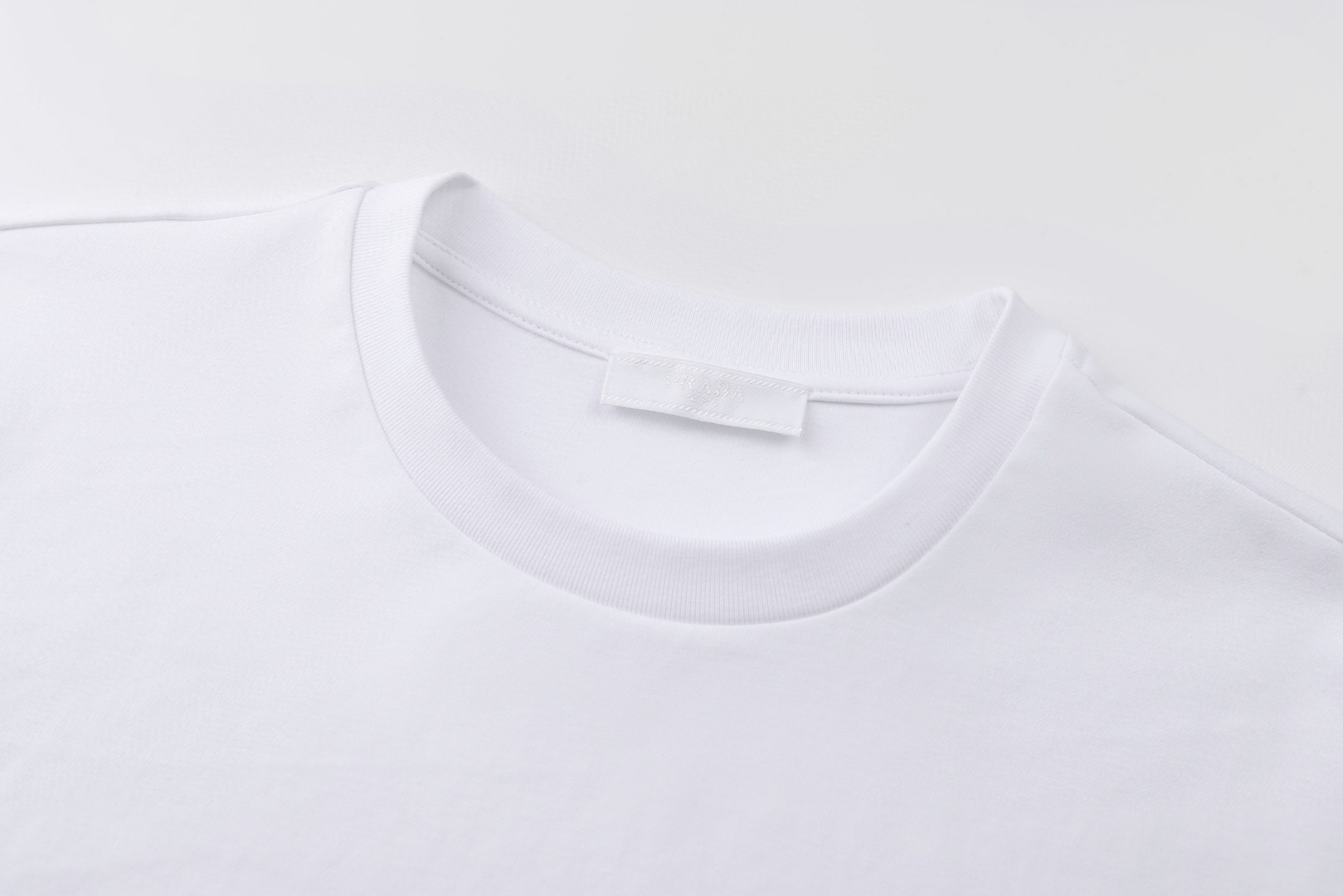 PRADA 普拉达 logo印花圆领短袖 T恤 白色 黑色 A0 UJN656-13MQ-F0009-R-232