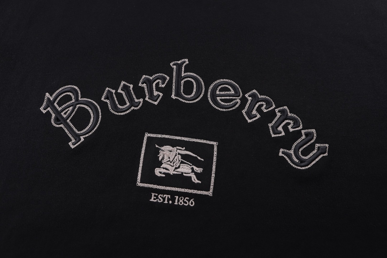 Burberry 巴宝莉 哥特式徽标刺绣圆领短袖 T恤 夏季 白色 黑色 A0 81160631
