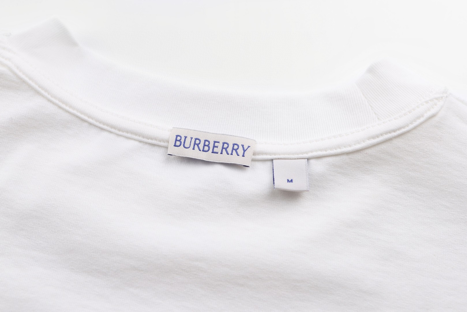 Burberry 巴宝莉 哥特式徽标刺绣圆领短袖 T恤 夏季 白色 黑色 A0 81160631