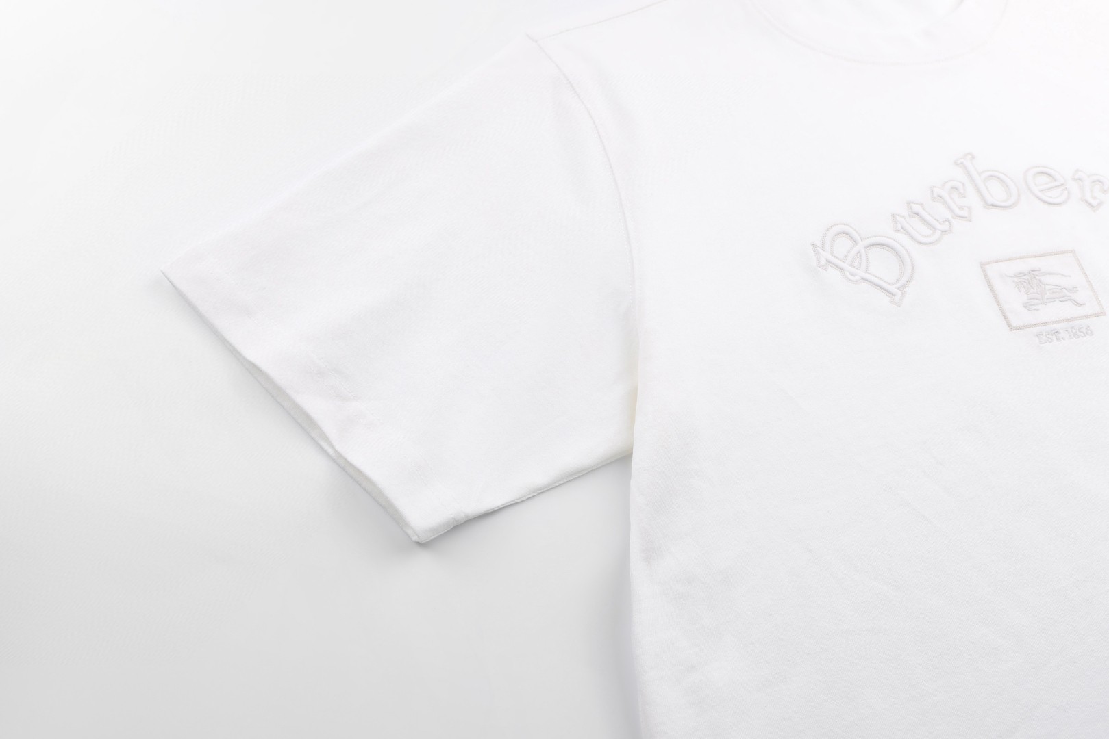 Burberry 巴宝莉 哥特式徽标刺绣圆领短袖 T恤 夏季 白色 黑色 A0 81160631