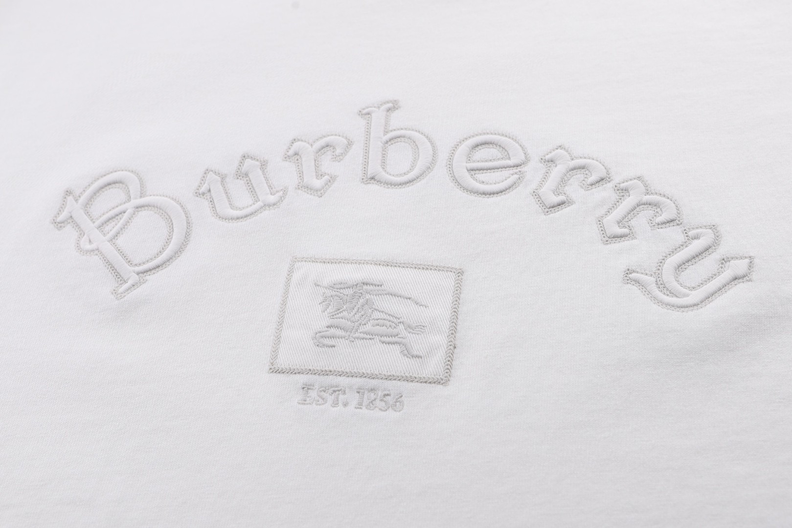 Burberry 巴宝莉 哥特式徽标刺绣圆领短袖 T恤 夏季 白色 黑色 A0 81160631