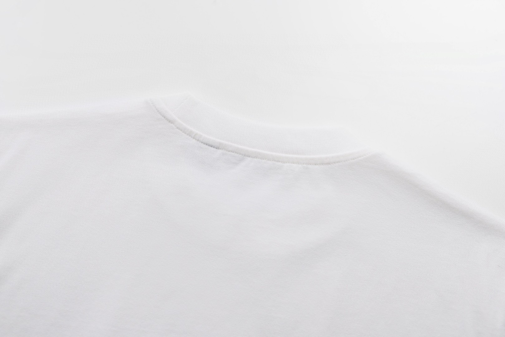 Burberry 巴宝莉 哥特式徽标刺绣圆领短袖 T恤 夏季 白色 黑色 A0 81160631