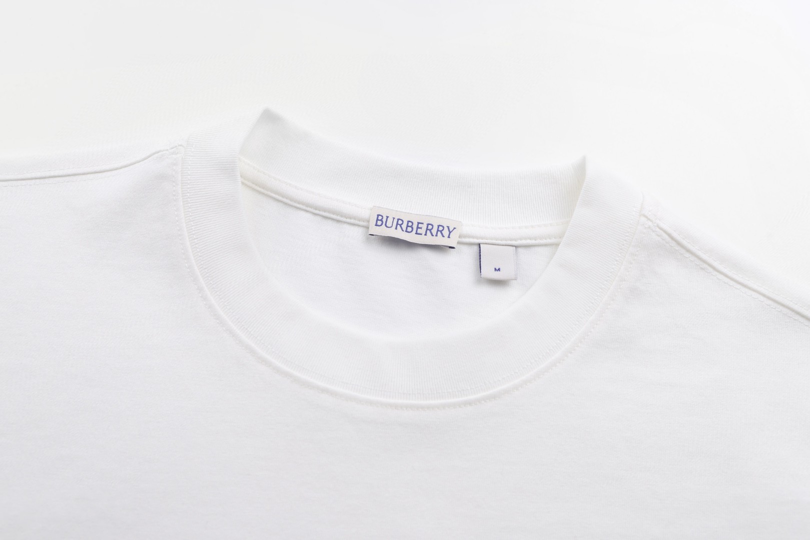 Burberry 巴宝莉 哥特式徽标刺绣圆领短袖 T恤 夏季 白色 黑色 A0 81160631