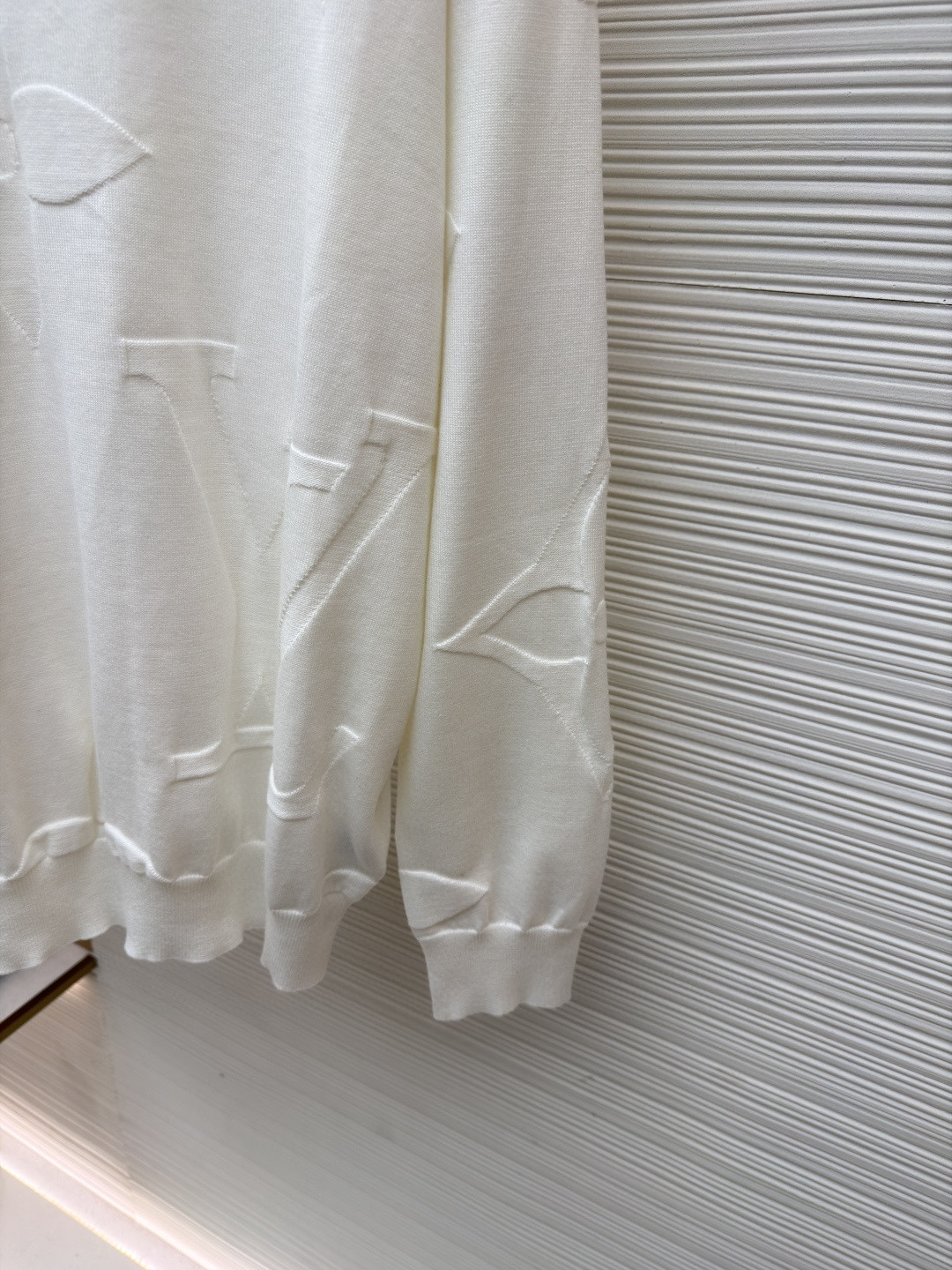 LOUIS VUITTON 路易威登 四叶草压花圆领针织衫 外套 长袖 白色 黑色 B0