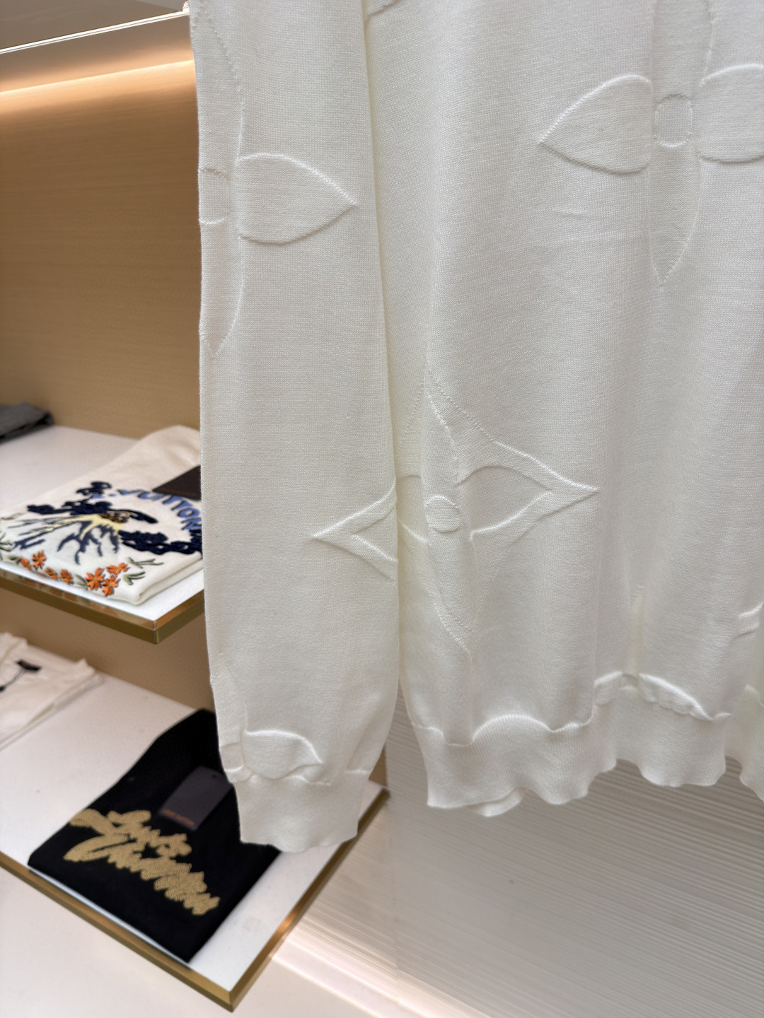 LOUIS VUITTON 路易威登 四叶草压花圆领针织衫 外套 长袖 白色 黑色 B0