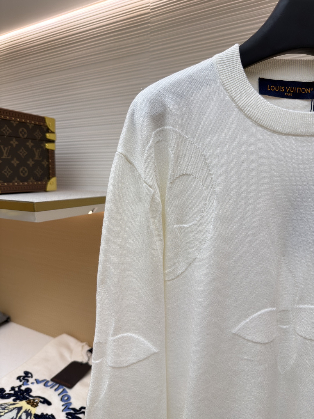 LOUIS VUITTON 路易威登 四叶草压花圆领针织衫 外套 长袖 白色 黑色 B0