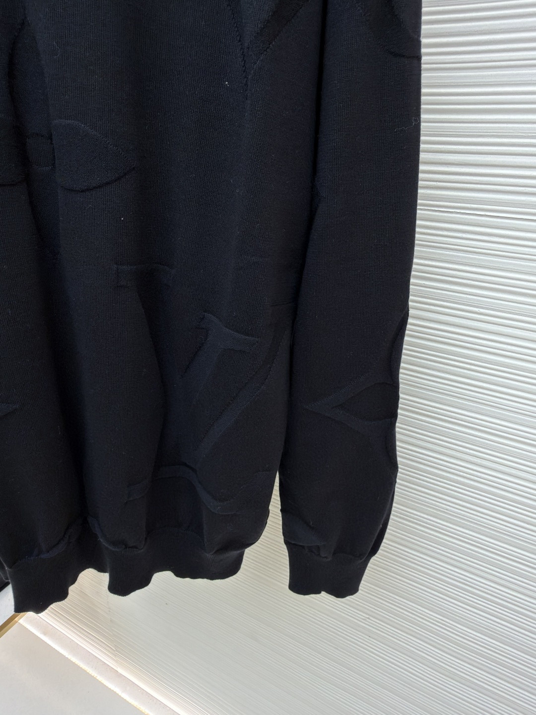 LOUIS VUITTON 路易威登 四叶草压花圆领针织衫 外套 长袖 白色 黑色 B0