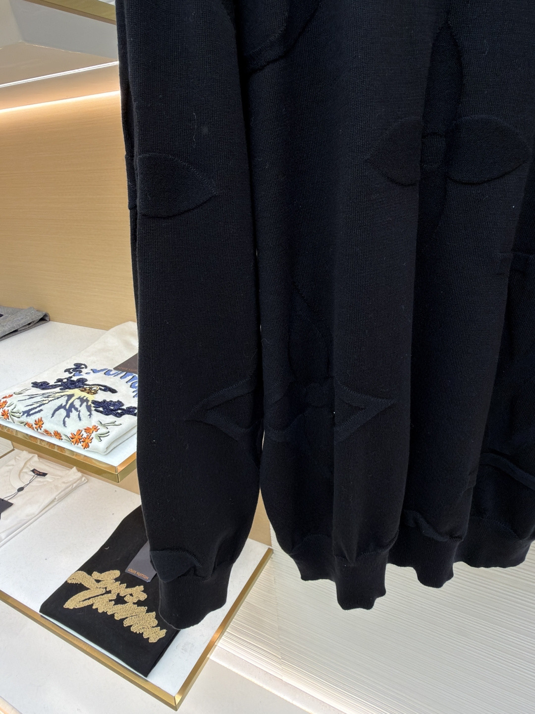 LOUIS VUITTON 路易威登 四叶草压花圆领针织衫 外套 长袖 白色 黑色 B0