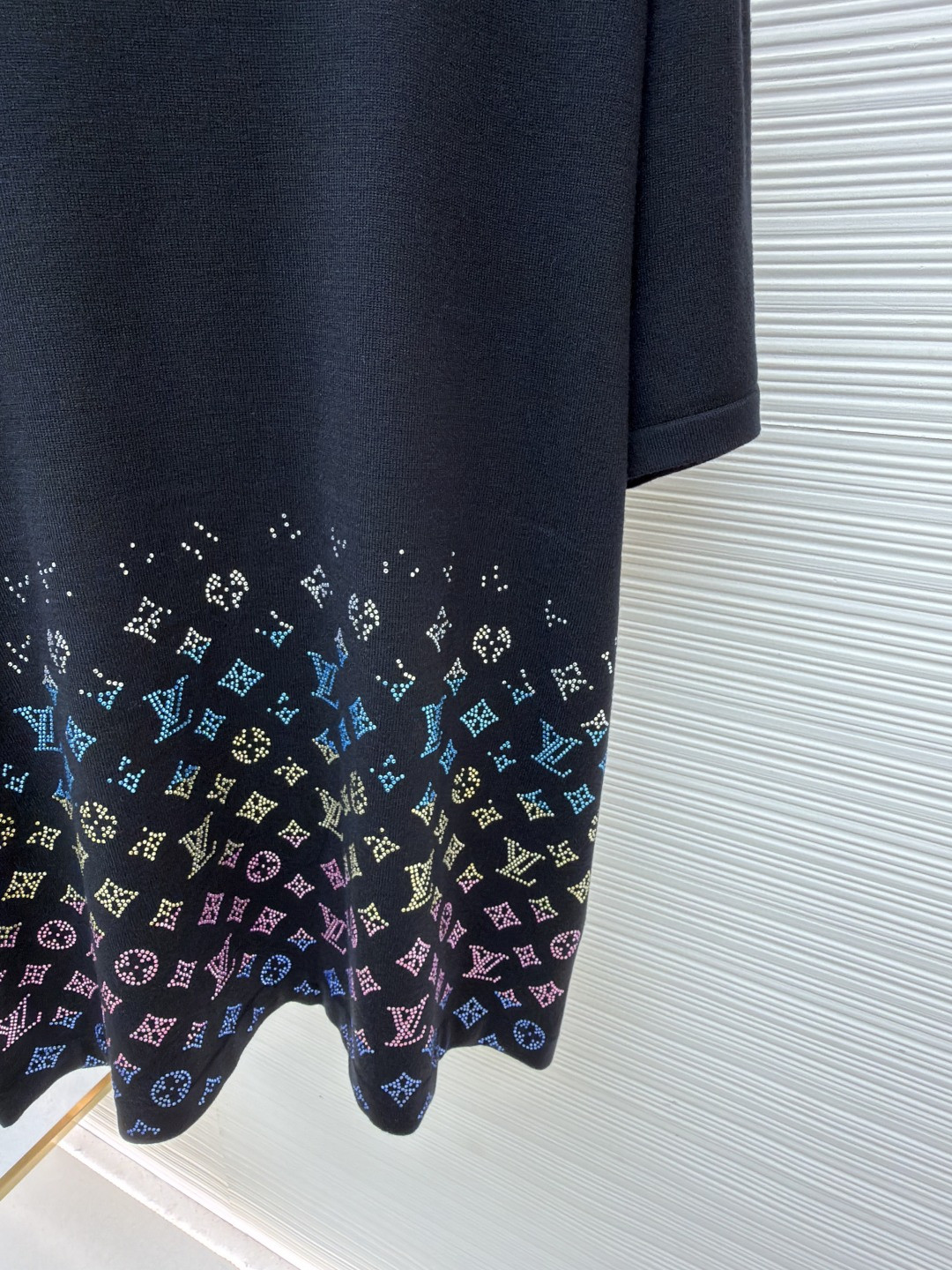 LOUIS VUITTON 路易威登 LV 彩色烫钻毛织 夏季 T恤 男女同款 短袖 白色 黑色 A5 