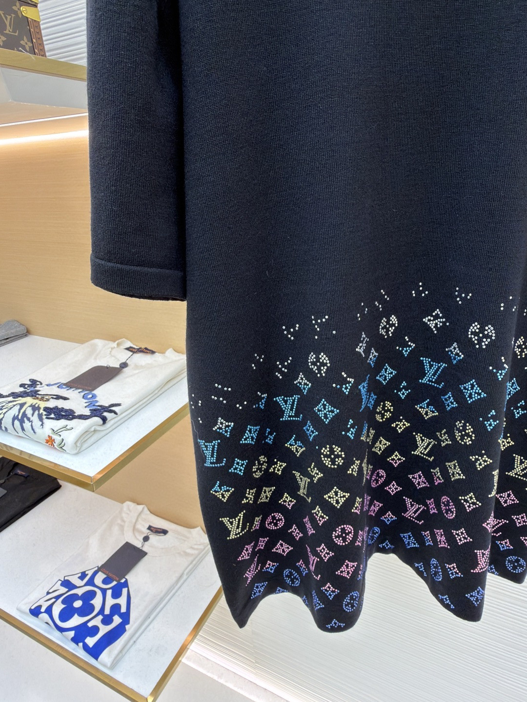 LOUIS VUITTON 路易威登 LV 彩色烫钻毛织 夏季 T恤 男女同款 短袖 白色 黑色 A5 