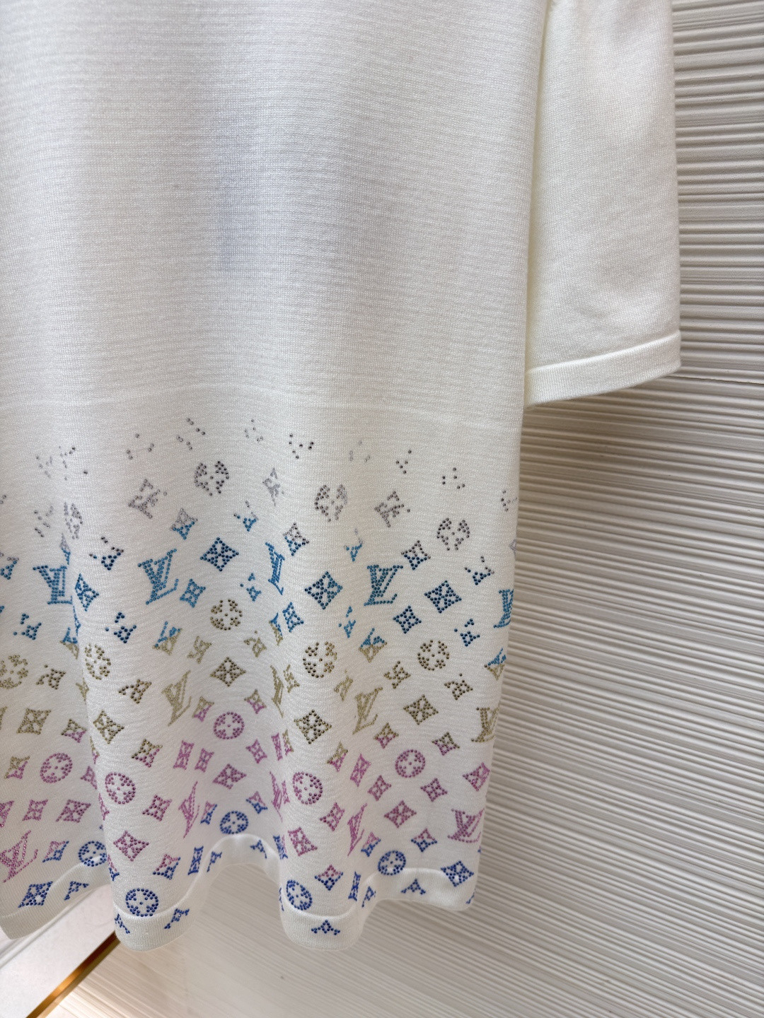 LOUIS VUITTON 路易威登 LV 彩色烫钻毛织 夏季 T恤 男女同款 短袖 白色 黑色 A5 