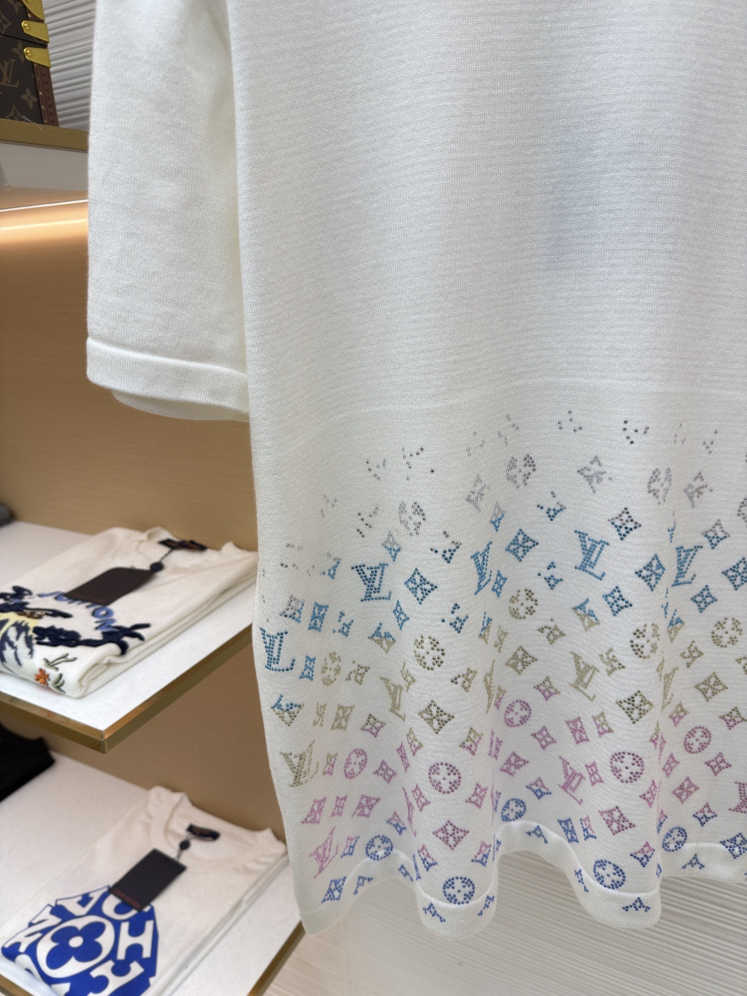 LOUIS VUITTON 路易威登 LV 彩色烫钻毛织 夏季 T恤 男女同款 短袖 白色 黑色 A5 