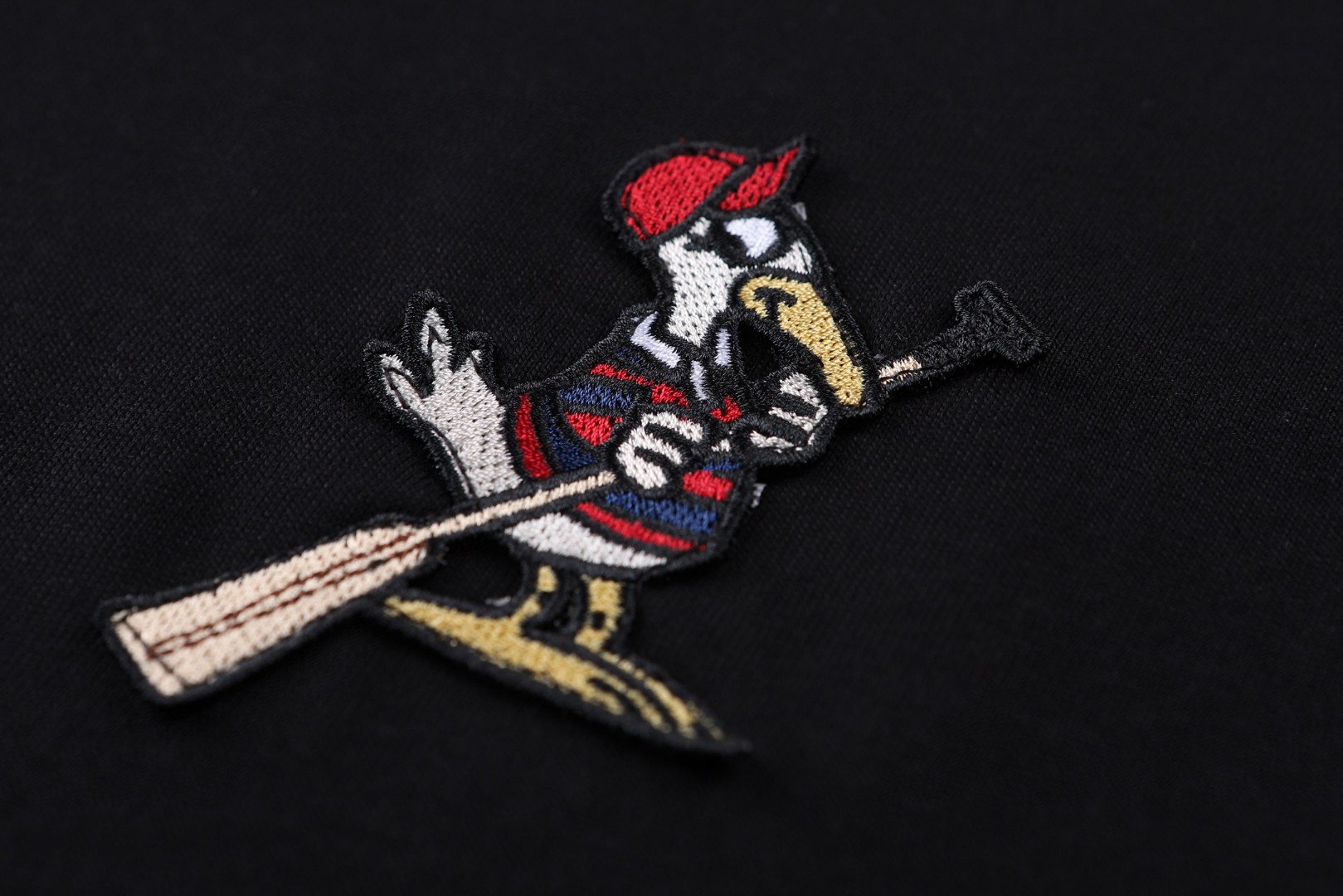 Moncler 蒙口 MonDuck 标识贴片刺绣圆领短袖 T恤 夏季 象牙白 黑色 A0 L10918C0001289AYY060