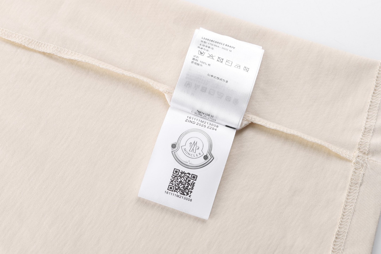 Moncler 蒙口 MonDuck 标识贴片刺绣圆领短袖 T恤 夏季 象牙白 黑色 A0 L10918C0001289AYY060