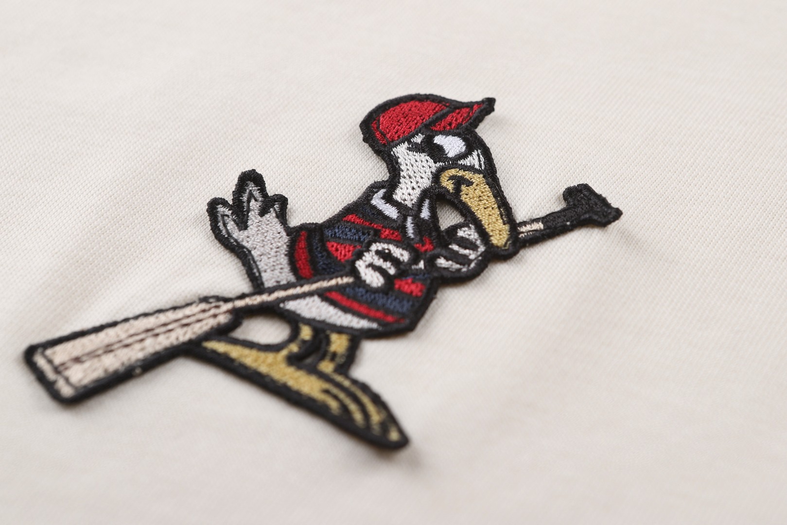 Moncler 蒙口 MonDuck 标识贴片刺绣圆领短袖 T恤 夏季 象牙白 黑色 A0 L10918C0001289AYY060