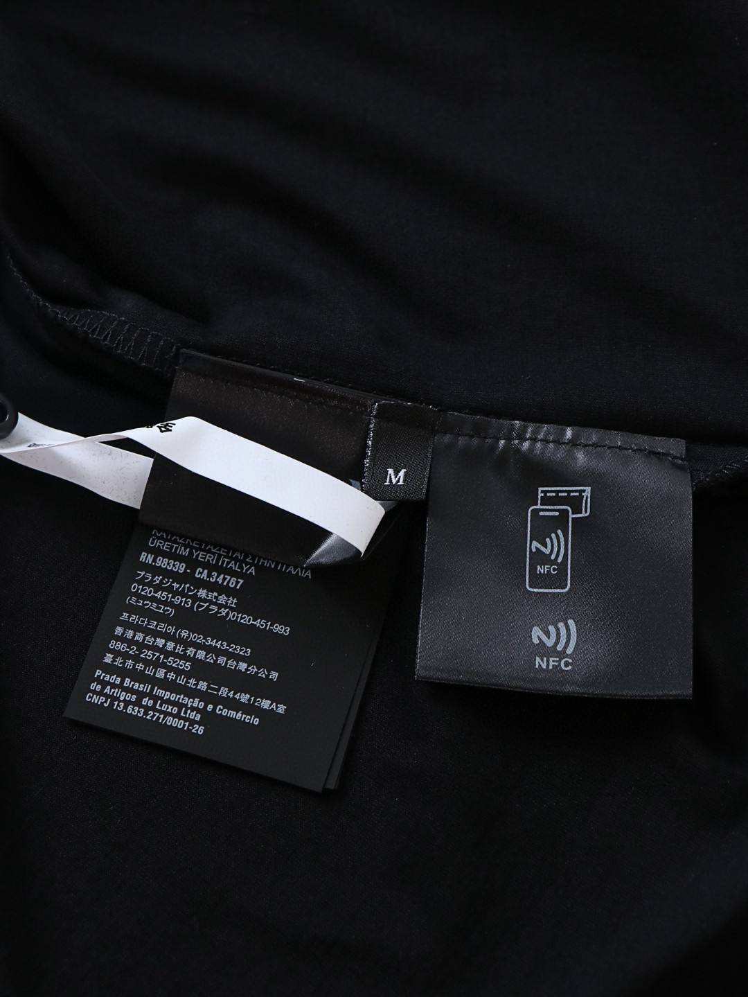 PRADA 普拉达 烫画压花logo圆领短袖 T恤 白色 黑色 A0 UJN782-S22110AV-F0009