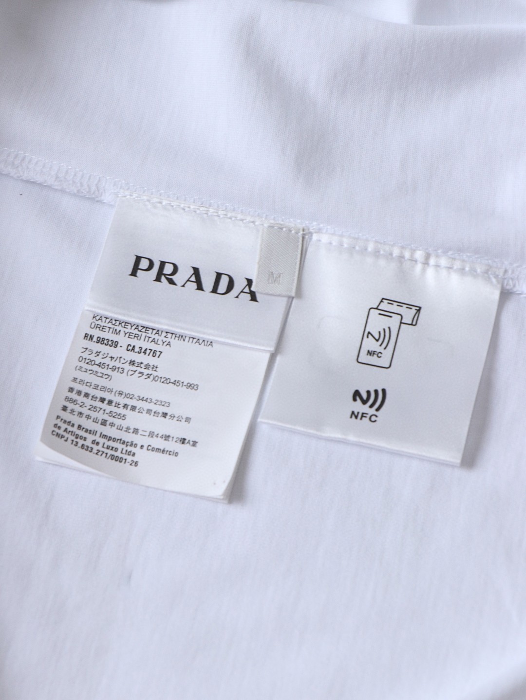 PRADA 普拉达 烫画压花logo圆领短袖 T恤 白色 黑色 A0 UJN782-S22110AV-F0009