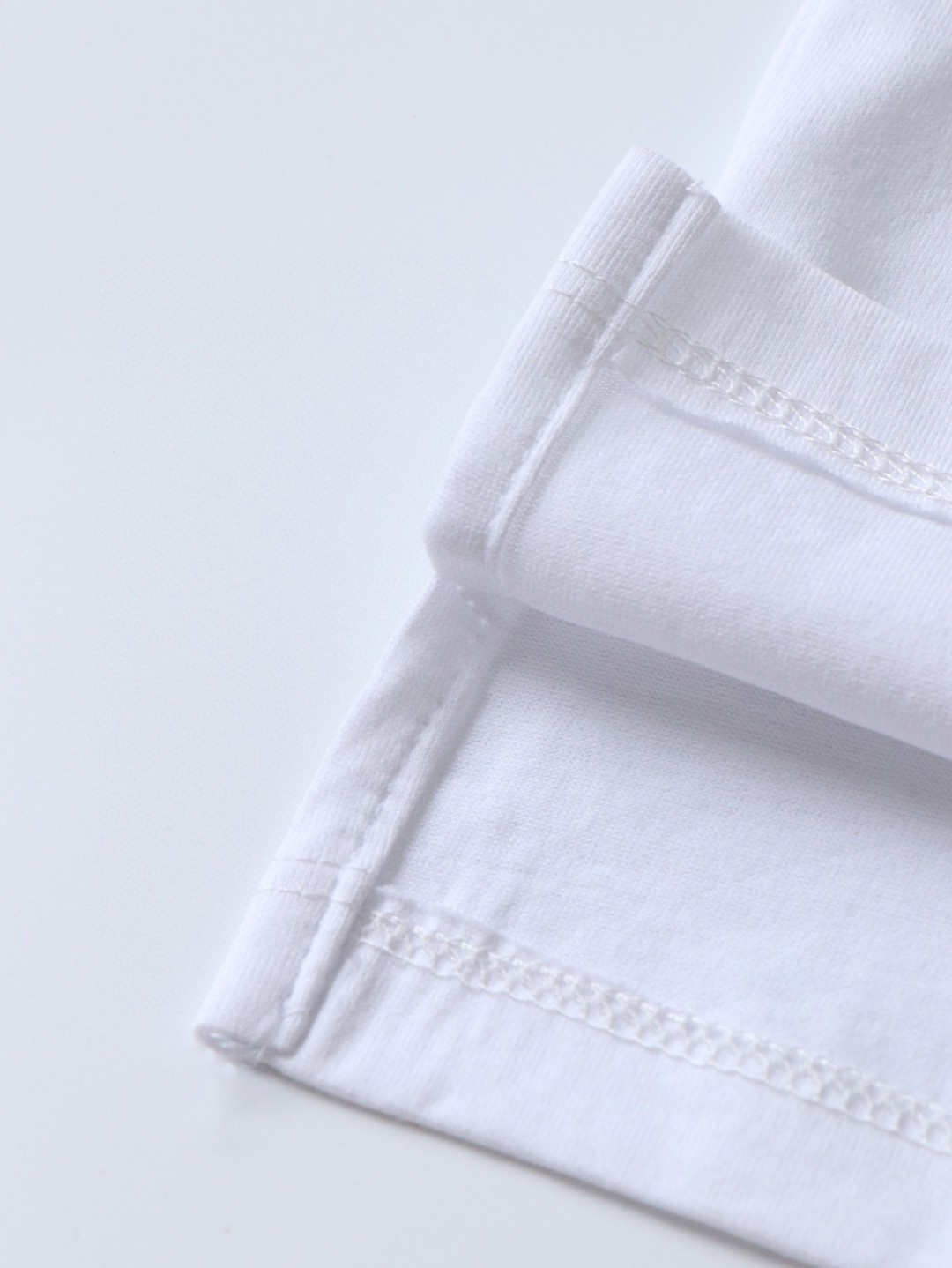 PRADA 普拉达 烫画压花logo圆领短袖 T恤 白色 黑色 A0 UJN782-S22110AV-F0009